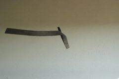 "Zeichen" Abb. 4, Holz in der Flamme gebogen, Maße ca. 180 × 20 × 5 cm³, 2006
