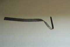 "Zeichen" Abb. 5, Holz in der Flamme gebogen, Maße ca. 180 × 20 × 5 cm³, 2006