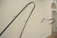 "Zeichen", Maße ca. 180 × 20 × 5 cm³, Kunsthaus Nürnberg, 2006